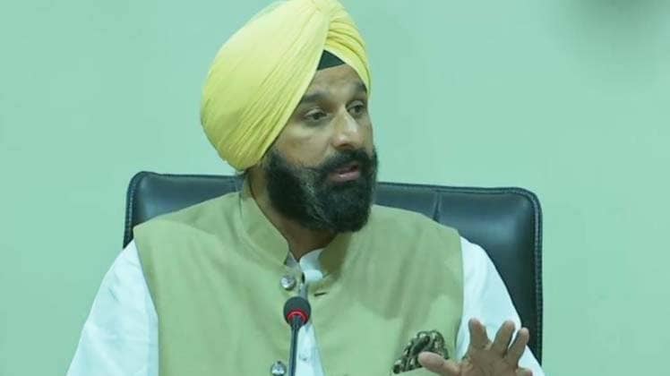 अकाली दल के नेता बिक्रम मजीठिया