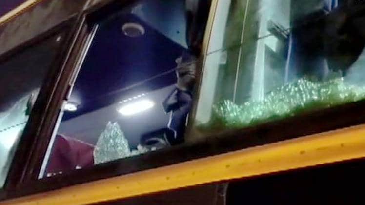 तिरुपति-मंगलुरु बस पर पथराव की घटना (फोटो- ANI)