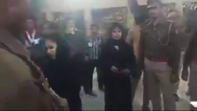 सोशल मीडिया पर वायरल तस्वीर