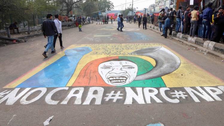 विद्यालय प्रशासन ने महिला शिक्षिका को सोमवार को सस्पेंड कर दिया (सांकेतिक तस्वीर)