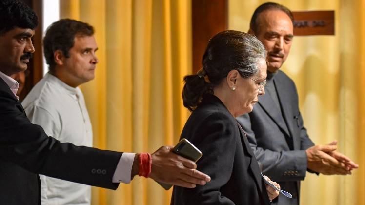 कांग्रेस की अंतरिम अध्यक्ष सोनिया गांधी (फाइल फोटो-PTI)