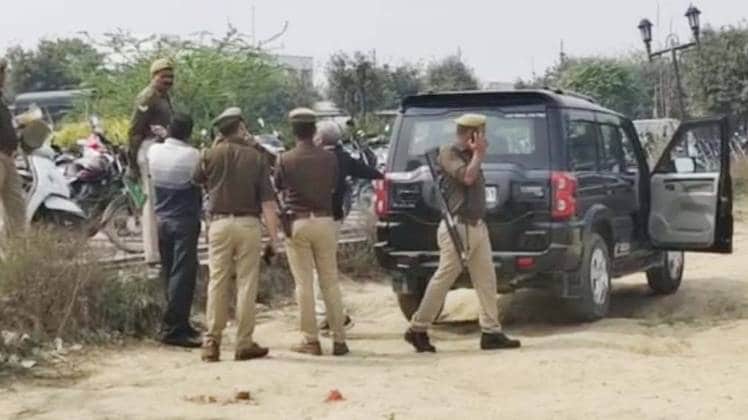 ग्रेटर नोएडा पुलिस ने 4 लोगों को किया गिरफ्तार