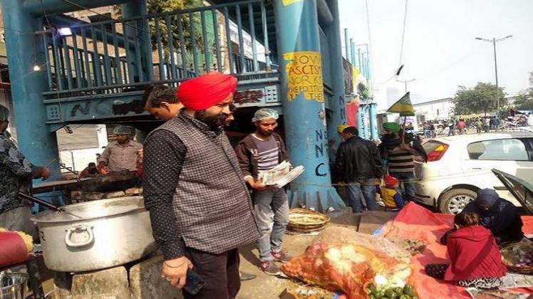 शाहीन बाग में प्रदर्शनकारियों के लिए लंगर लगा रहे हैं डीएस बिंद्रा