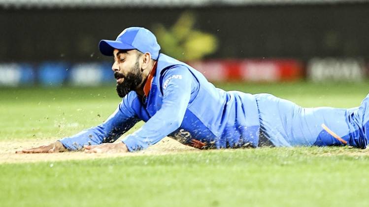 विराट कोहली पर दबाव (AP)