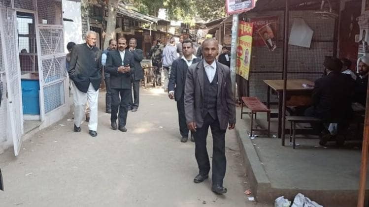 लखनऊ की कोर्ट में धमाके के बाद भगदड़ (फोटो: संजय सिंह)