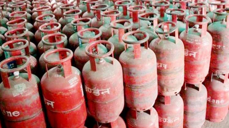 आम लोगों पर महंगाई की मार