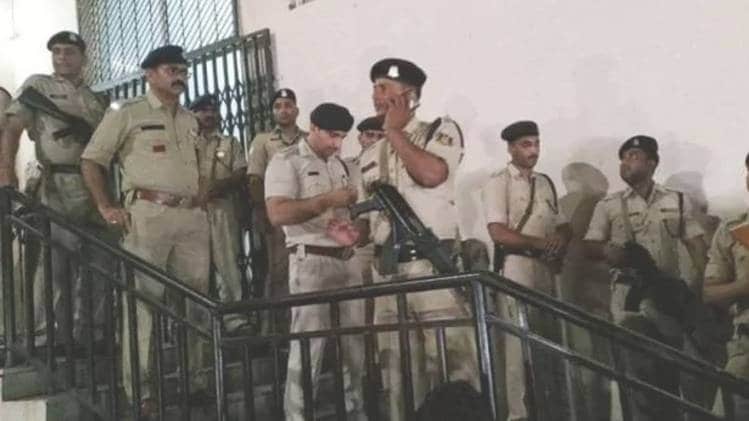 पंडोखर सरकार के खिलाफ हत्या के इरादे से हमला करने का आरोप