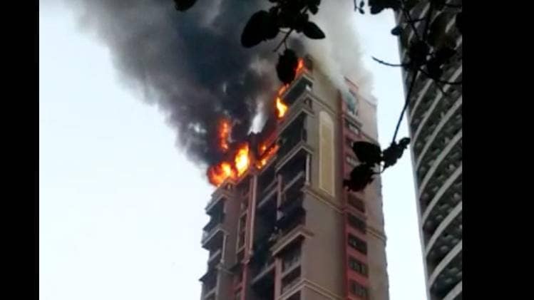 सेक्टर 44 नेरुल सीवुड्स की बिल्डिंग में लगी आग
