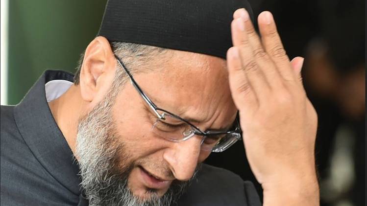 बजट सत्र के दौरान संसद भवन में AIMIM सांसद असदुद्दीन ओवैसी (फोटो-पीटीआई)