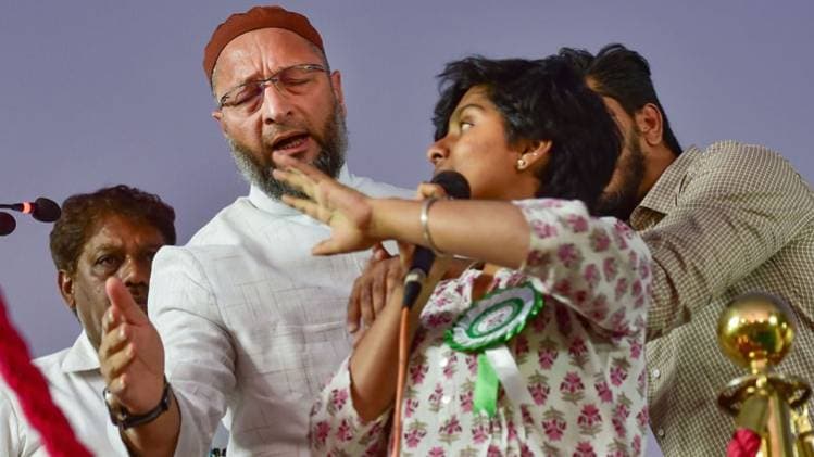 AIMIM चीफ असदुद्दीन ओवैसी के मंच से एक लड़की ने लगाए थे नारे (फाइल फोटो-PTI)