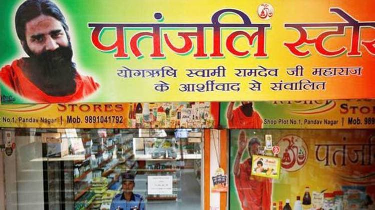 Baba Ramdev की पतंजलि के उत्पाद एयरपोर्ट पर बिकेंगे (फाइल फोटो)