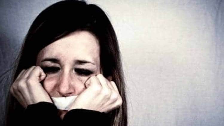  पुलिस ने दो लोगों को गिरफ्तार किया