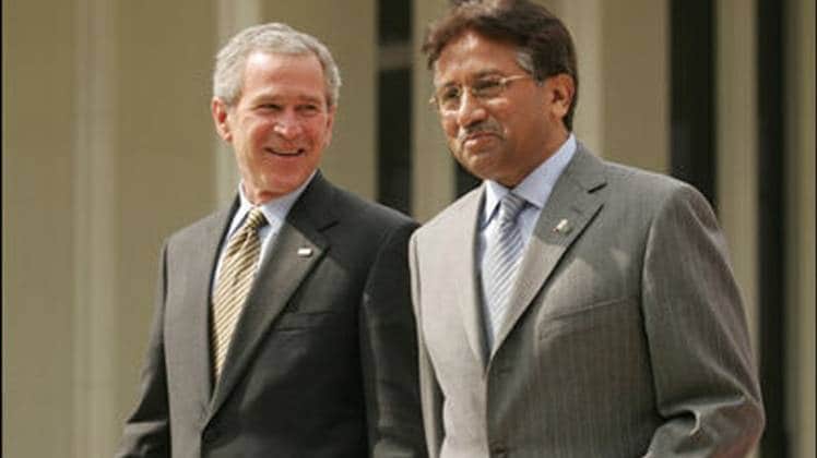 पूर्व US राष्ट्रपति जॉर्ज बुश और तत्कालीन अमेरिकी राष्ट्रपति परवेज मुशर्रफ (फाइल फोटो- Whitehouse)