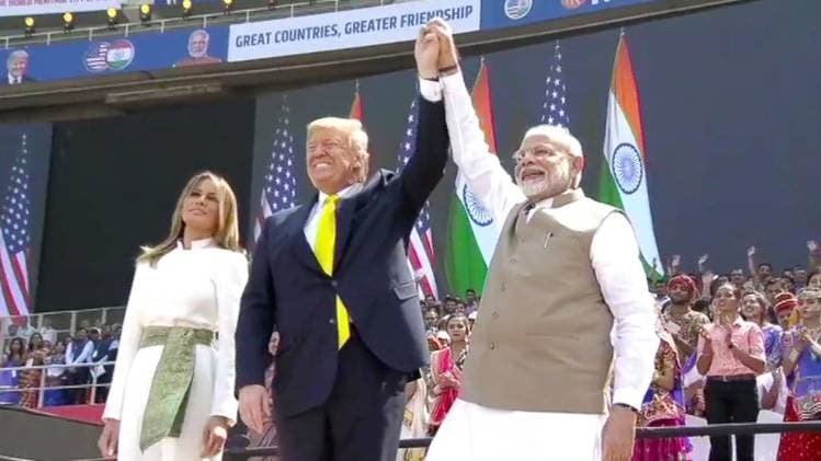 मोटेरा स्टेडियम में पीएम मोदी के साथ अमेरिका राष्ट्रपति डोनाल्ड ट्रंप (तस्वीर-ANI)