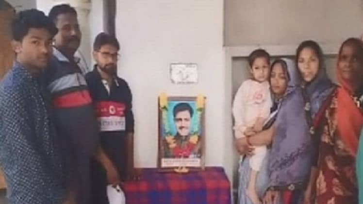 शहीद के परिजन