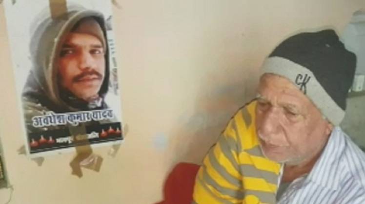 शहीद अवधेश के पिता ने बयां की वादों की कहानी