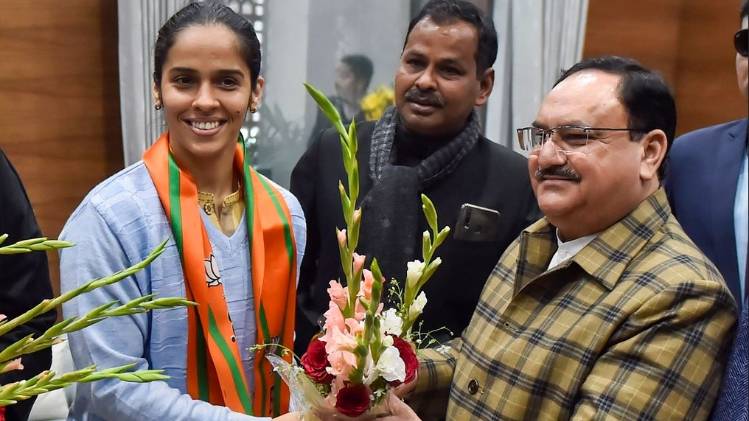 बीजेपी ज्वाइन करतीं स्टार शटलर साइना नेहवाल (फाइल फोटो-PTI)