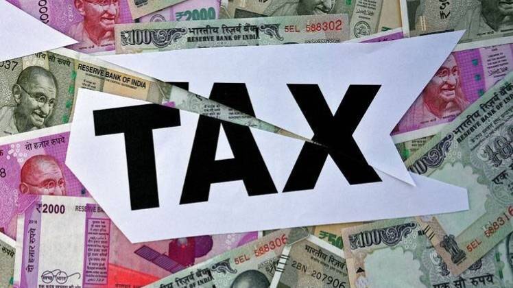 प्रवासी भारतीयों पर पड़ेगी टैक्स की मार (फाइल फोटो)