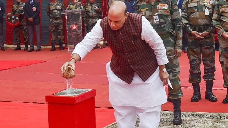 नए थल सेना भवन का शिलान्यास करते राजनाथ सिंह (फोटो-PTI)