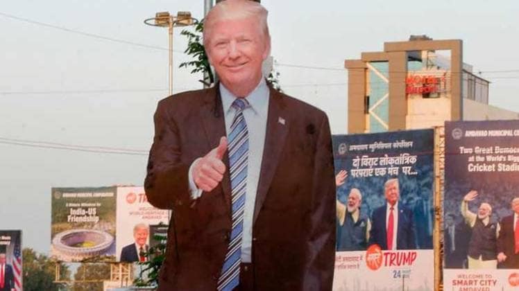 अमेरिकी राष्ट्रपति डोनाल्ड ट्रंप के स्वागत की तैयारी में जुटा अहमदाबाद (फोटो-PTI)