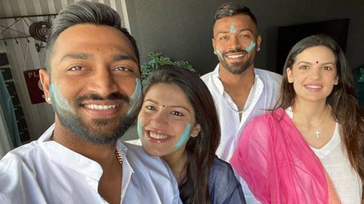 हार्दिक पंड्या का परिवार 