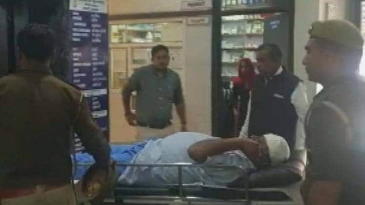 गोली लगने के बाद कंपनी के एक पार्टनर अस्पताल में भर्ती (वीडियो से कैप्चर तस्वीर)
