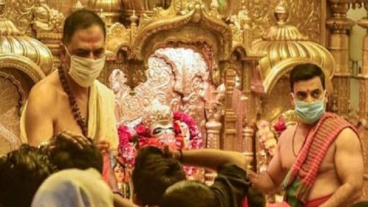 सिद्धिविनायक ट्रस्ट ने 16 मार्च की शाम 7 बजे से मंदिर को बंद करने का फैसला किया गया था.