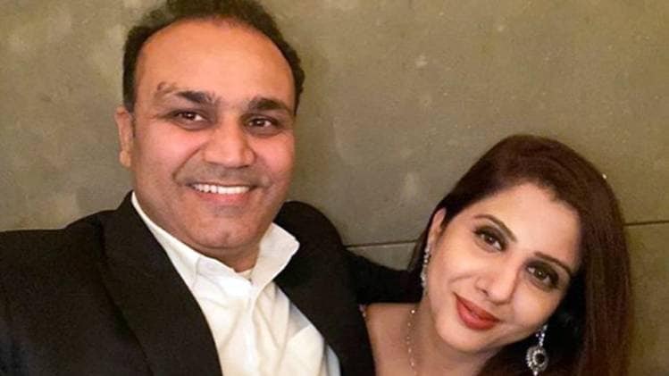 वीरेंद्र सहवाग अपनी पत्नी के साथ सोर्स इंस्टाग्राम 