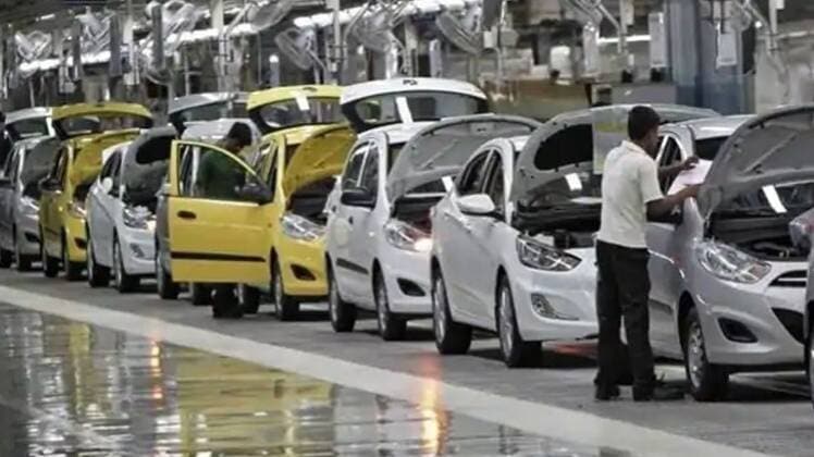 कंपनियों के कारखानों को बंद करने से झटका