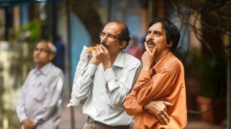 शेयर बाजार में गिरावट से निवेशकों में निराशा (फाइल फोटो: PTI)