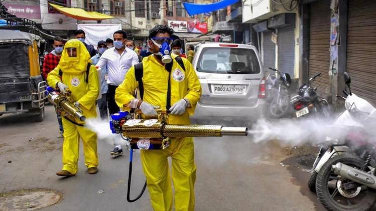 कोरोना वायरस के प्रकोप को रोकने के लिए फॉगिंग (फाइल फोटो-PTI)