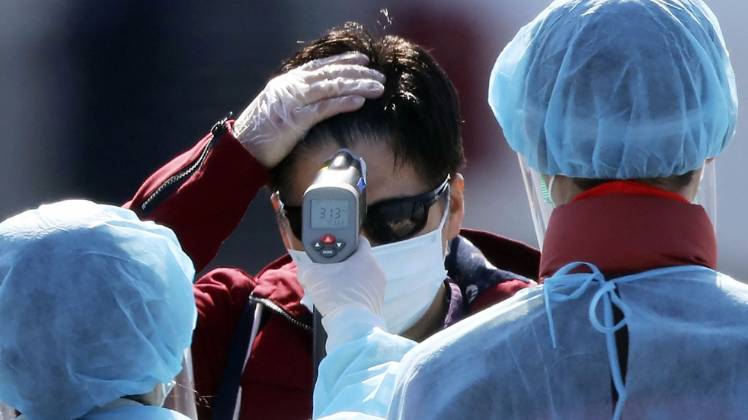 नोएडा के स्कूल को सैनेटाइज किया जा रहा है (फाइल फोटो-AP/PTI)