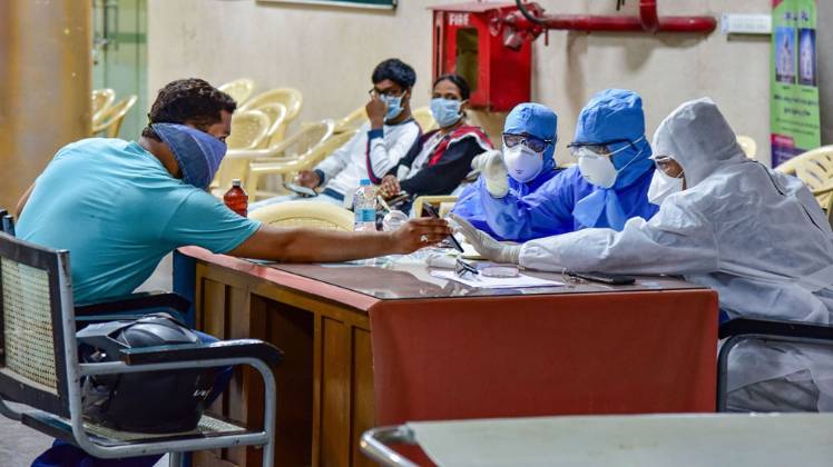 कोरोना को लेकर सरकार ने जारी किए हेल्पलाइन नंबर (फाइल फोटो-PTI)