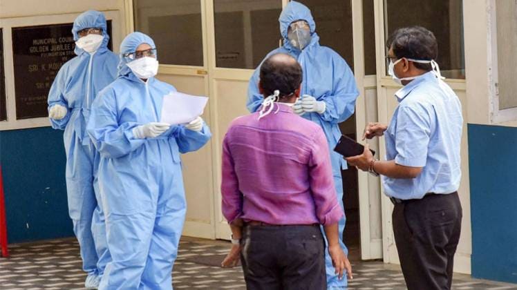 देश में तेजी से बढ़ रहे हैं कोरोना वायरस संक्रमण के मामले (फोटो-PTI)