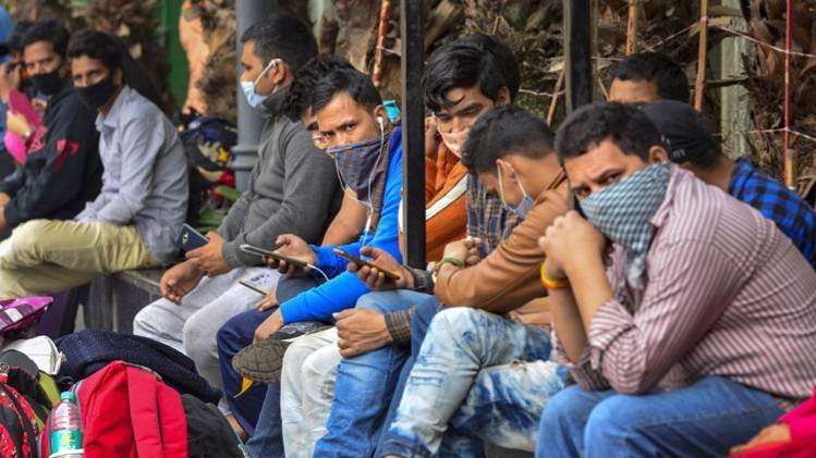 लॉकडाउन के कारण लोगों के रोजगार का संकट खड़ा हो गया है (फाइल फोटो-PTI)