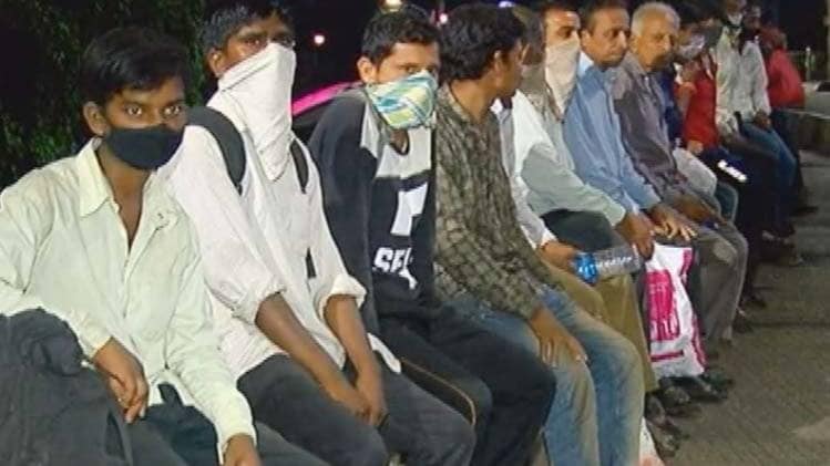 लॉकडाउन से दिहाड़ी मजदूरों की मुश्किलें बढ़ीं (वीडियो से कैप्चर तस्वीर)