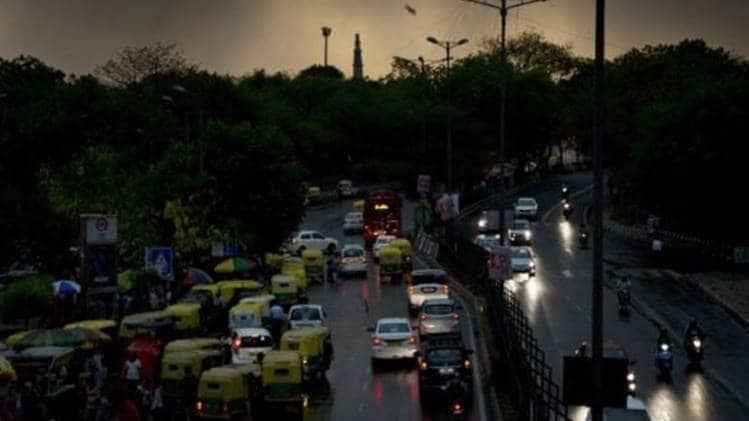 दिल्ली में शाम 4 बजे छाया अंधेरा (फाइल फोटो)