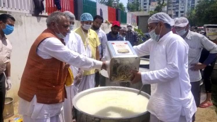 लगातार बढ़ रही खाने की मांग