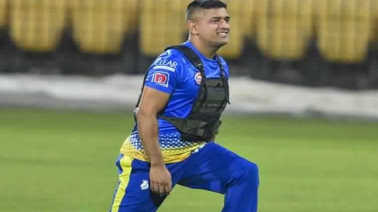 धोनी विश्व कप सेमीफाइनल में भारत की हार के बाद से क्रिकेट से दूर है.