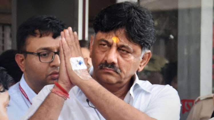 कांग्रेस के दिग्गज नेता डीके शिवकुमार (फाइल फोटो-PTI)