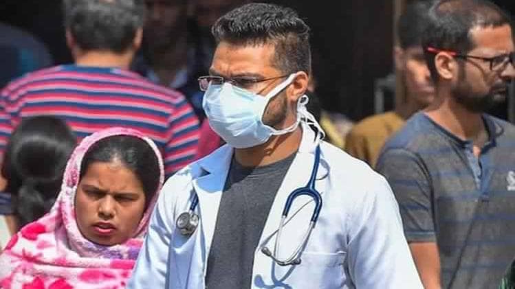 देश में लगातार बढ़ रहे कोरोना वायरस के मामले (फोटो-पीटीआई)