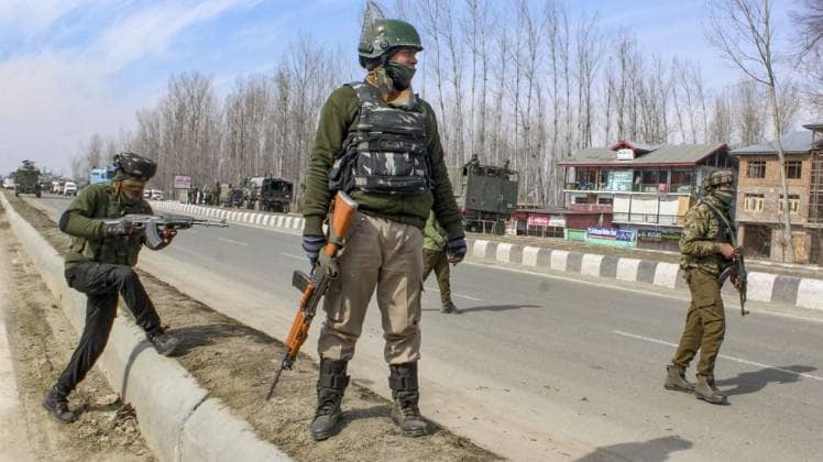 दो से तीन आतंकियों के छिपे होने की मिली थी खबर (फाइल फोटो-PTI)