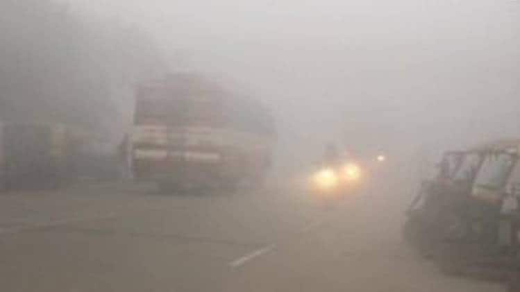 दिल्ली-NCR में घना कोहरा (फोटो- ANI)