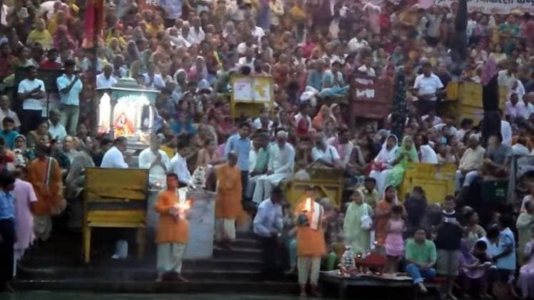 गंगा आरती में नो एंट्री