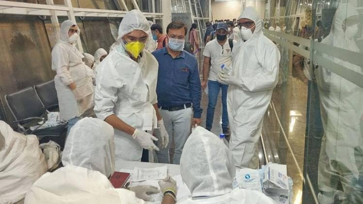 देशभर में कोरोना मरीजों की संख्या 433 हुई (फाइल फोटो-PTI)