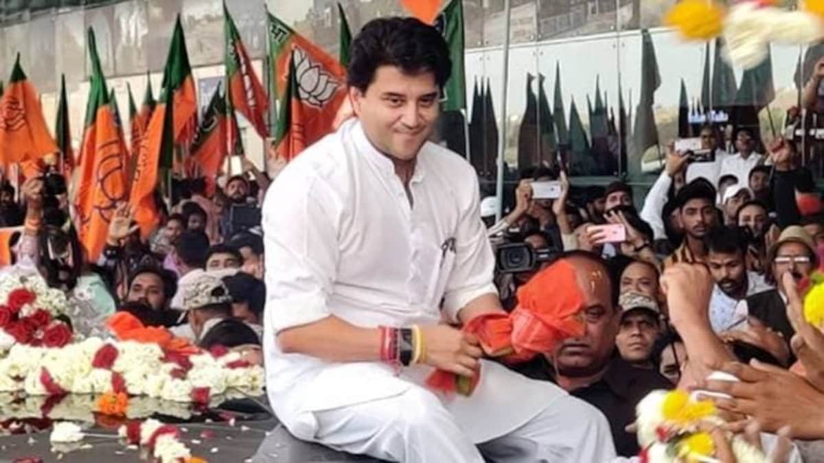 ज्योतिरादित्य सिंधिया का भोपाल में जोरदार स्वागत (फोटो- हेमेंद्र शर्मा)