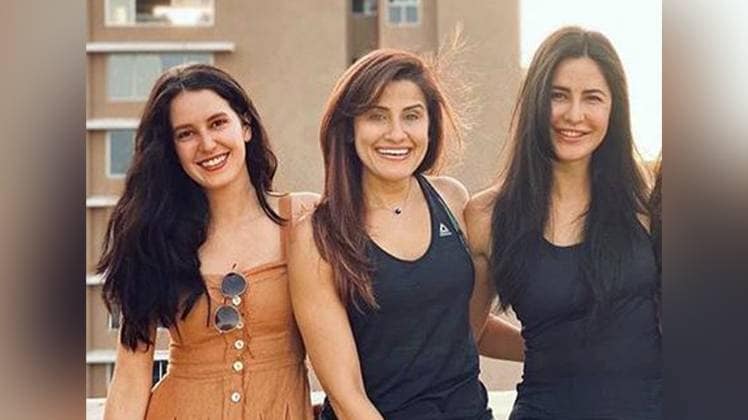 अपनी बहन और ट्रेनर के साथ कटरीना 