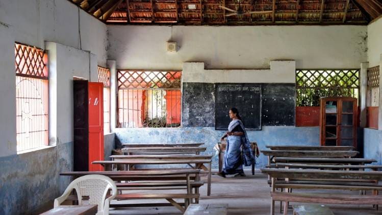 केरल के एक स्कूल का खाली पड़ा क्लासरूम