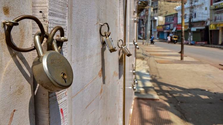 कोरोना की कैद में हिंदुस्तान (फोटो: PTI)