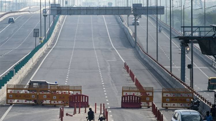 देश में लॉकडाउन का पहला दिन (फोटो-PTI)